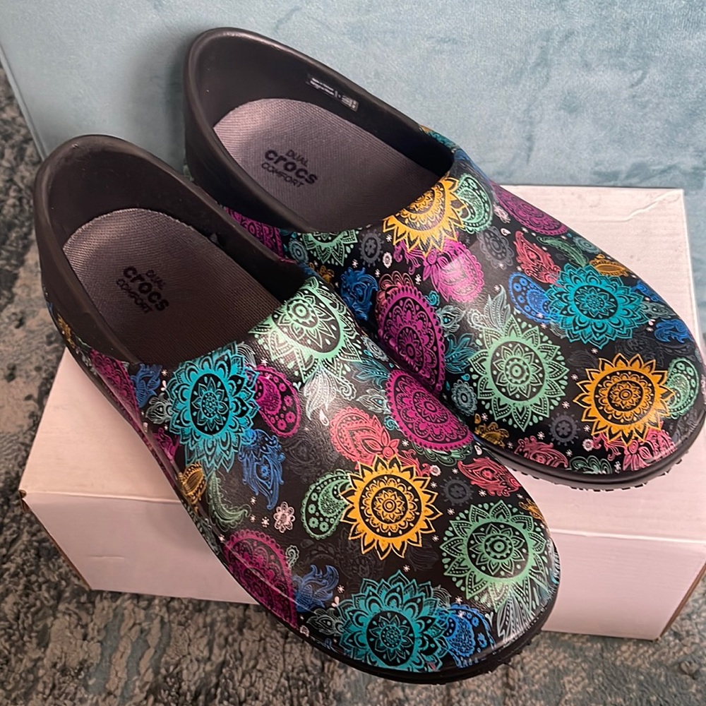 Women’s Dual Crocs Comfort size 8 multi color